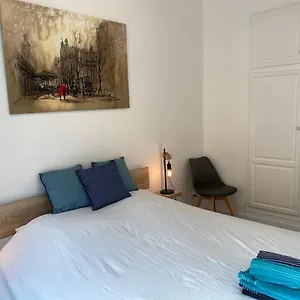 Chic And Cosy Close To The Port And Garibaldi Nice